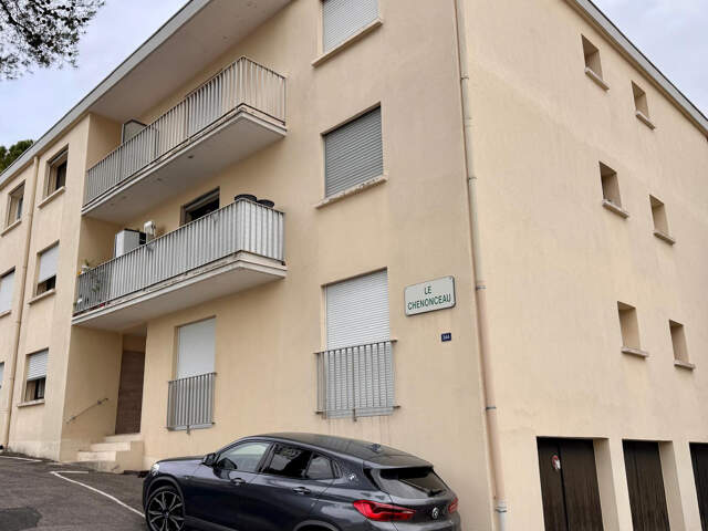 Lot de deux garages // Hopitaux Facs — photo du bien