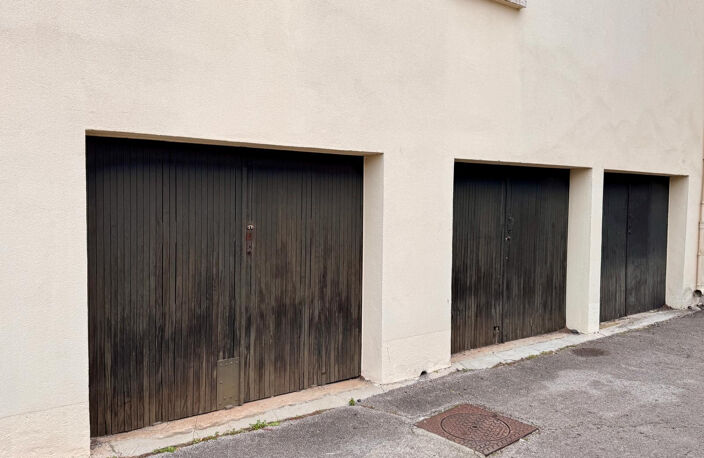 Lot de deux garages // Hopitaux Facs — photo 3
