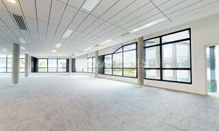 Bureau  2210 m² à louer à Champagne-au-Mont-d'Or (69410)