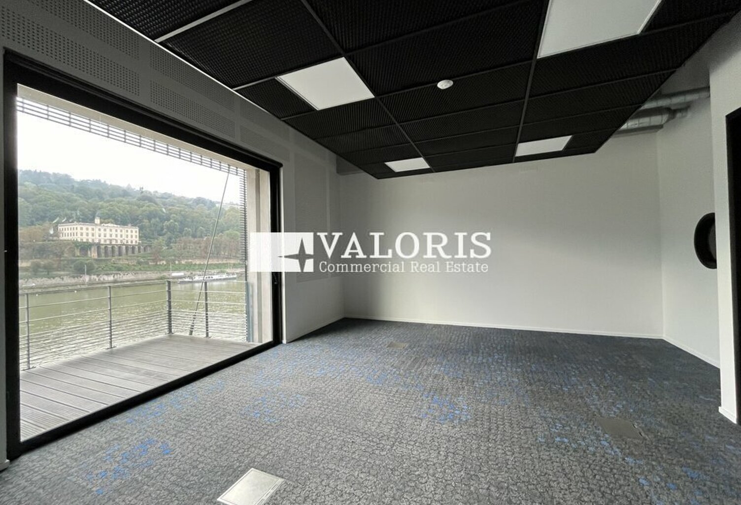 BUREAUX à LOUER — photo 1