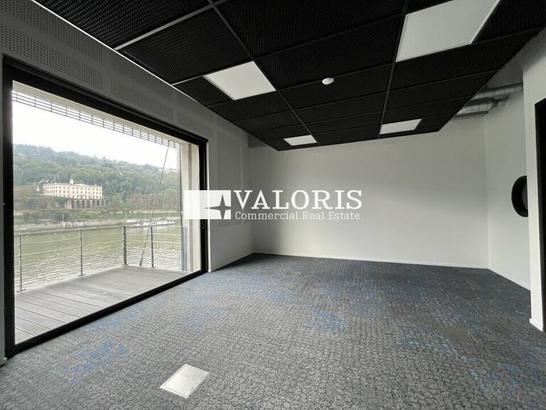BUREAUX à LOUER — photo 1