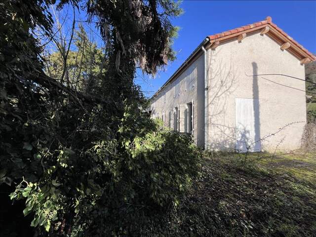 Maison en pierre de 8 pièces principales — photo du bien