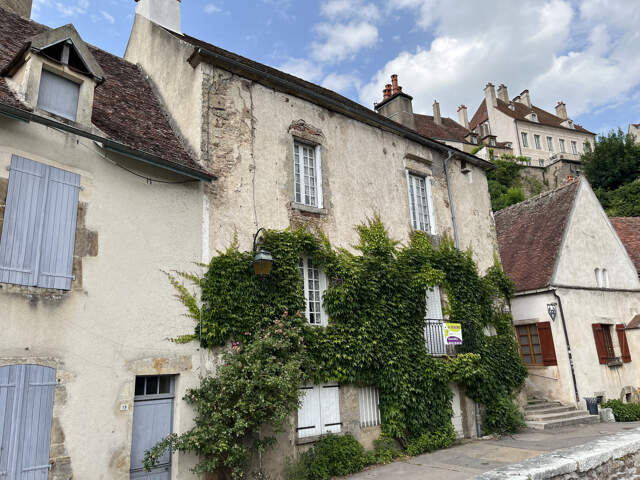Maison de ville en bourdure de l'Armançon - SEMUR EN AUXOIS — photo du bien