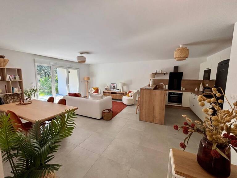 Appartement T4 neuf avec terrasse, jardin et garages — photo 1