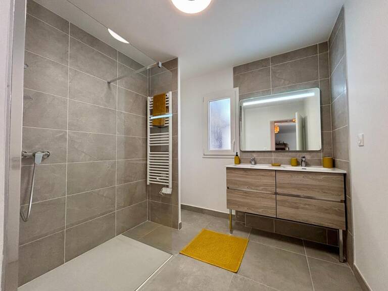 Appartement T4 neuf avec terrasse, jardin et garages — photo 1