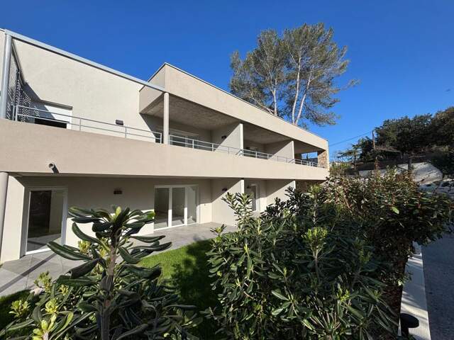 Appartement T4 neuf avec terrasse et garages — photo du bien