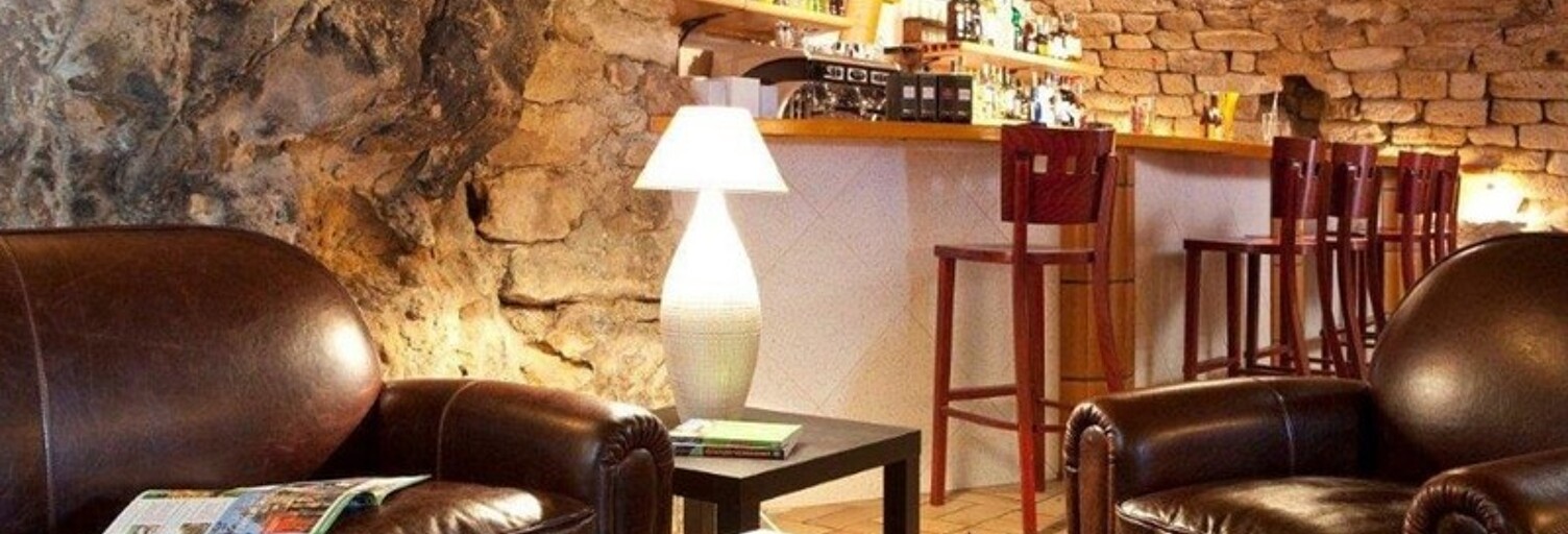 Commerce 43 Pièces 2500 m² à vendre à Vallon-Pont-d'Arc (07150)