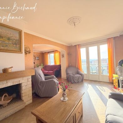 Appartement 4 pièces 275000 €