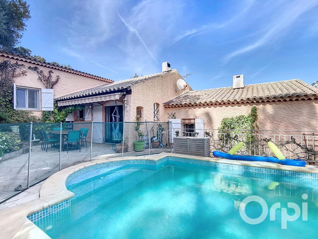 Photo A vendre en exclusivité maison de type 6 avec piscine et garage sur 1091 m² de terrain située sur le secteur recherché des 4 chemins de routes image 2/4