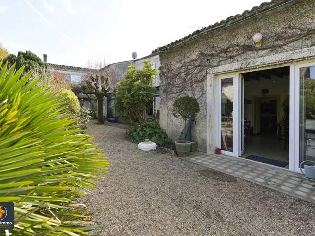 Maison bourgeoise 280m² avec parc à Epannes — photo du bien
