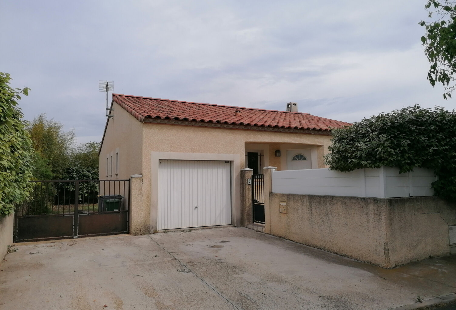 Villa plain pied avec garage à VENDEMIAN — photo 1