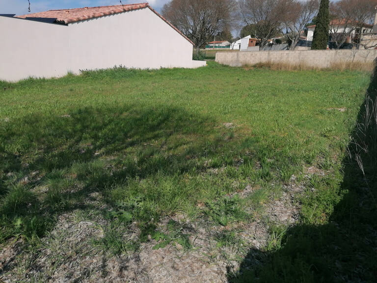 VENDEMIAN terrain constructible viabilisé 484m2 — photo 1