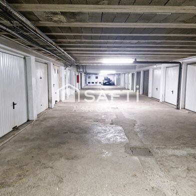 Garage  33000 €