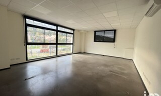 Commerce  150 m² à louer à Hyères (83400)