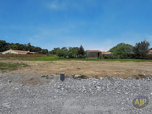 Proche de Talmont St Hilaire, terrain constructible 392 m2 viabilisé — photo du bien
