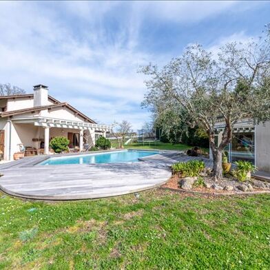 Maison 8 pièces 741240 €