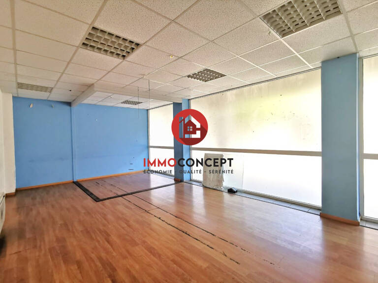 Local commercial 138m² - Bureaux — photo 1