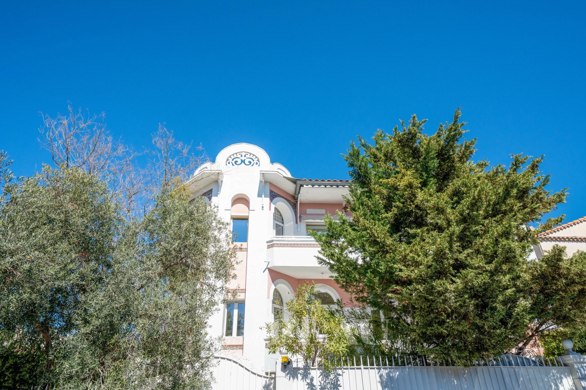 Villa / Maison  T10 à vendre Marseille 8eme 13008