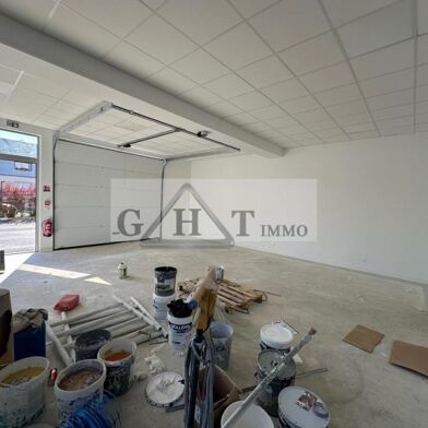 Local industriel  2100 €