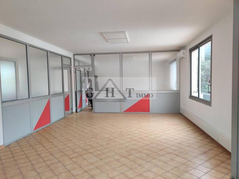 A LOUER BUREAU DE 175M² A GRASSE  ZONE DE LA MARIGARDE — photo 1