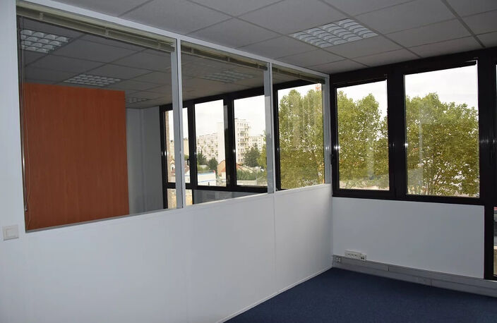 ARCUEIL 94110 - LOCATION - LOCAUX BUREAUX - ANCIEN - 230m2 — photo 5