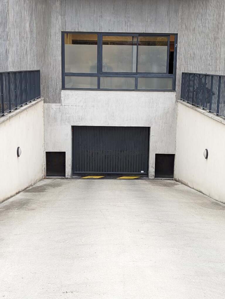 PARKING SÉCURISÉ A VENDRE MONTAUDRAN