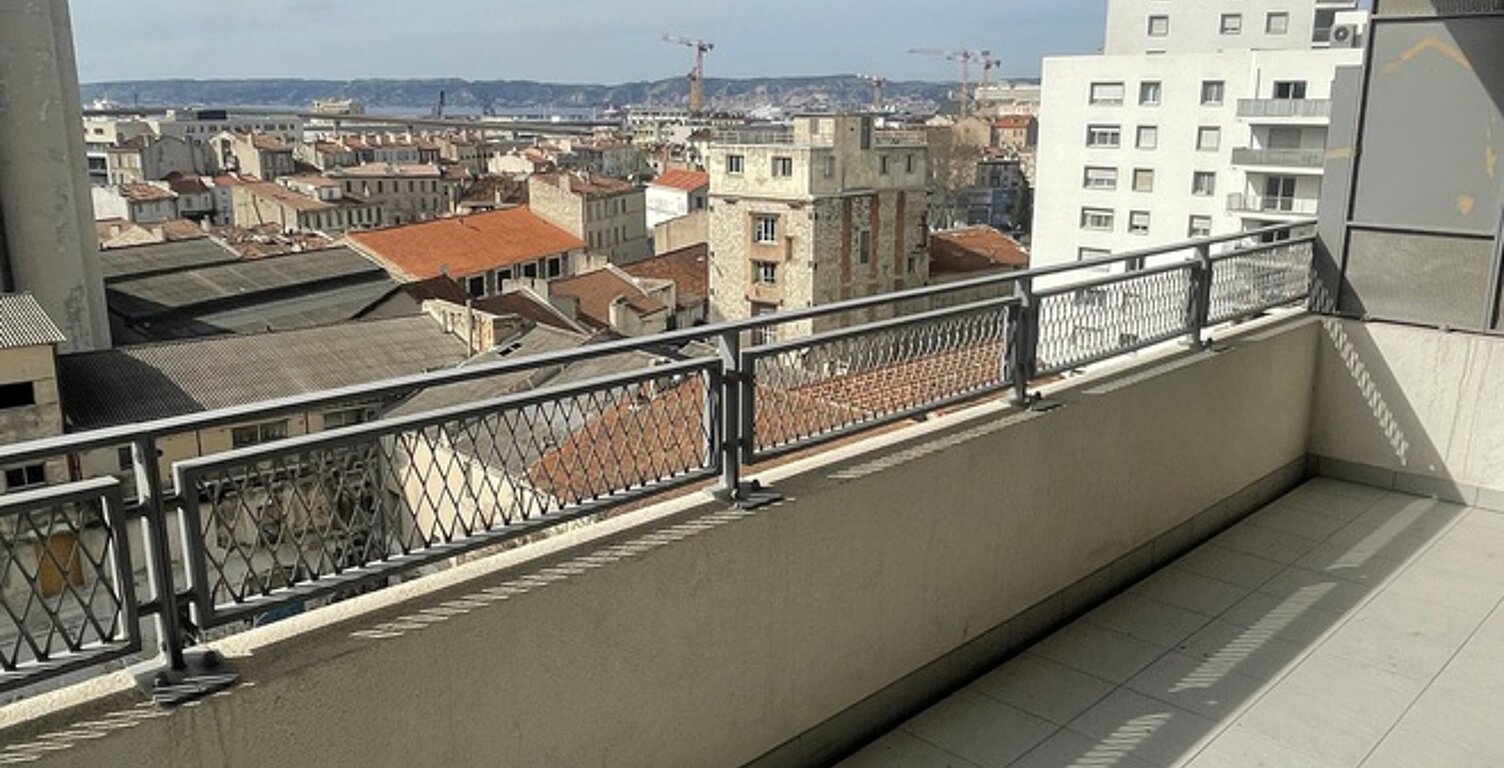Appartement avec terrasse et parking — photo 1