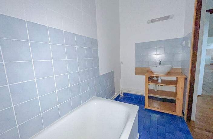 CHARBONNIERES LES BAINS - APPATEMENT TYPE 2 EN REZ DE JARDIN — photo 4
