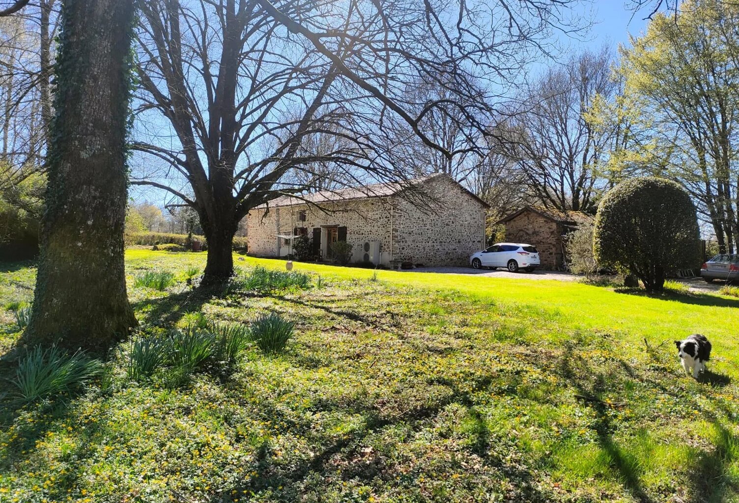 Maison en pierre  dans joli endroit — photo 1