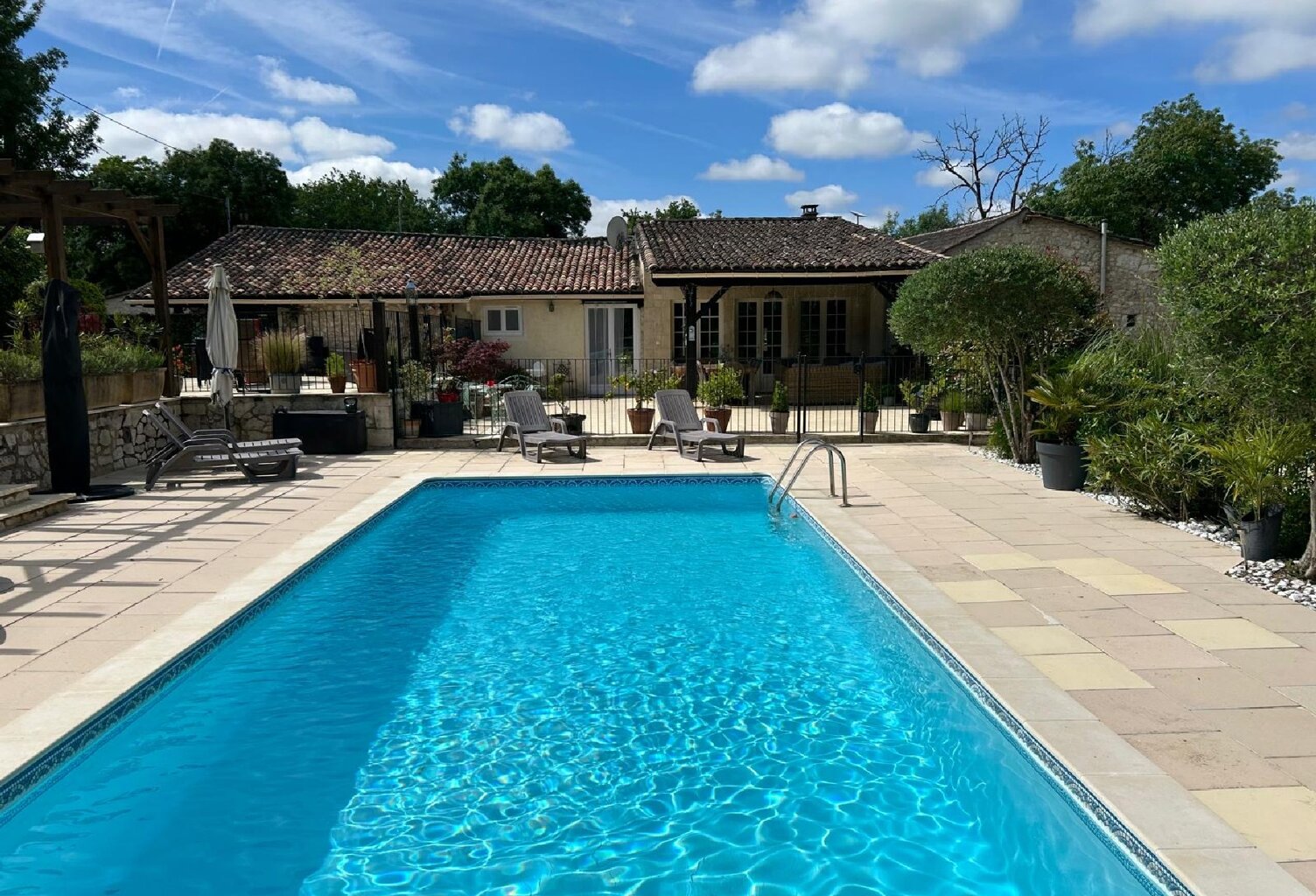 Maison en pierre dans un charmant hameau — photo 1