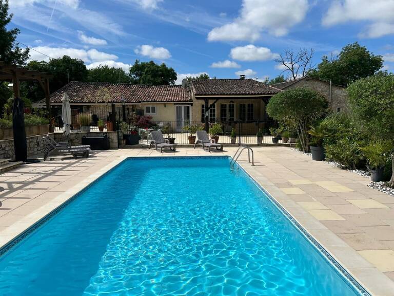 Maison en pierre dans un charmant hameau — photo 1