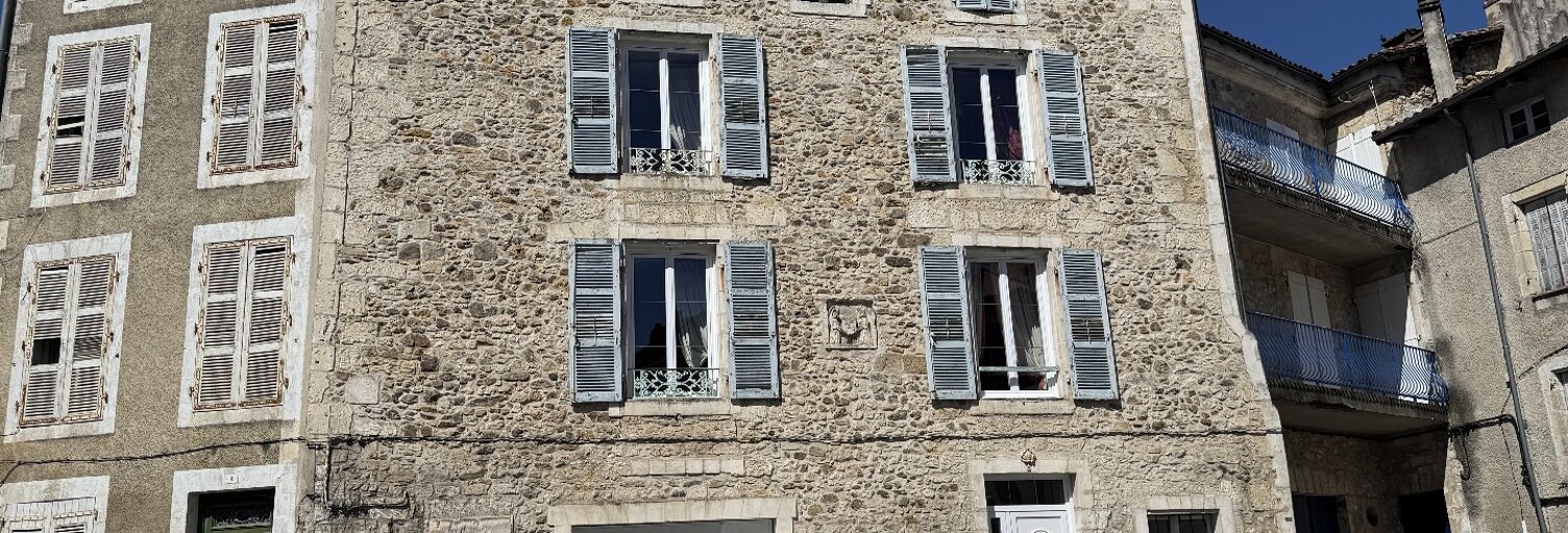 Maison 12 Pièces 287 m² à vendre à Nontron (24300)