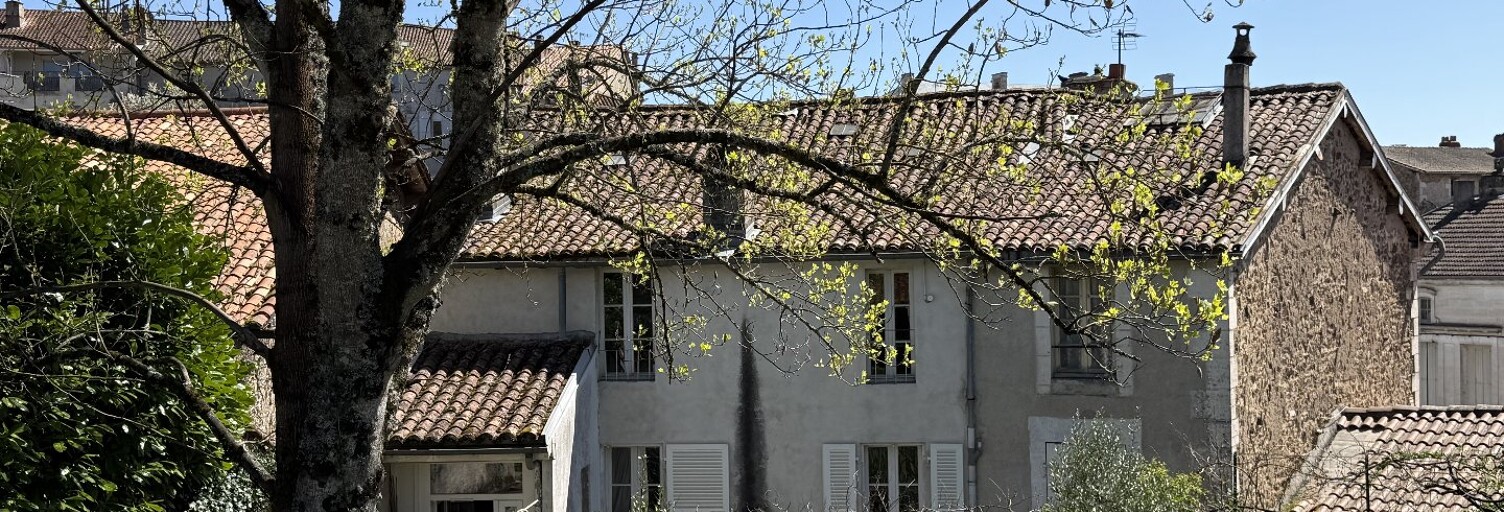 Maison 12 Pièces 287 m² à vendre à Nontron (24300)