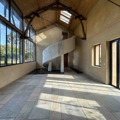 Maison 18 pièces 739000 €