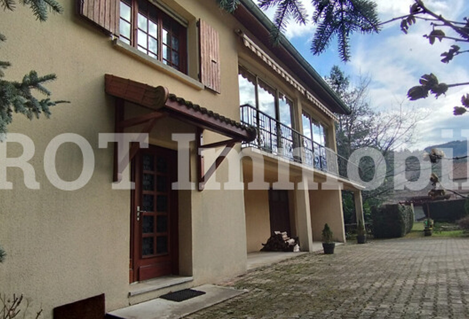 Villa — photo 1