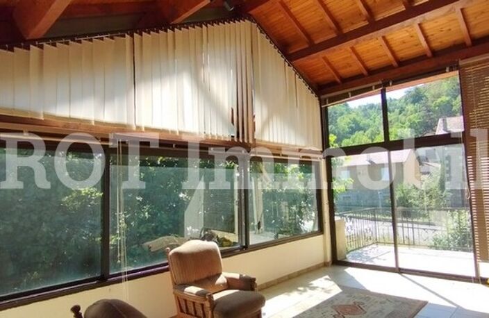 Villa — photo 2