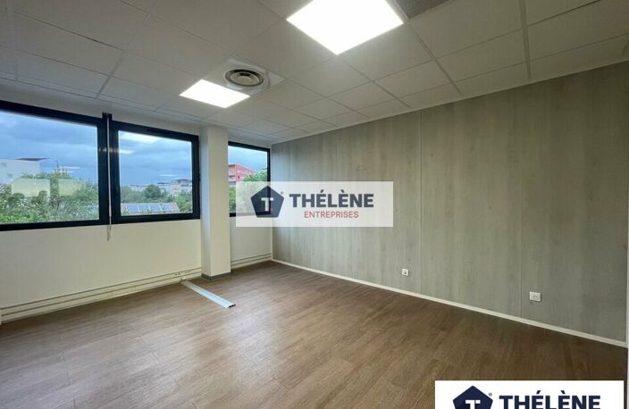 BUREAUX à LOUER — photo 3