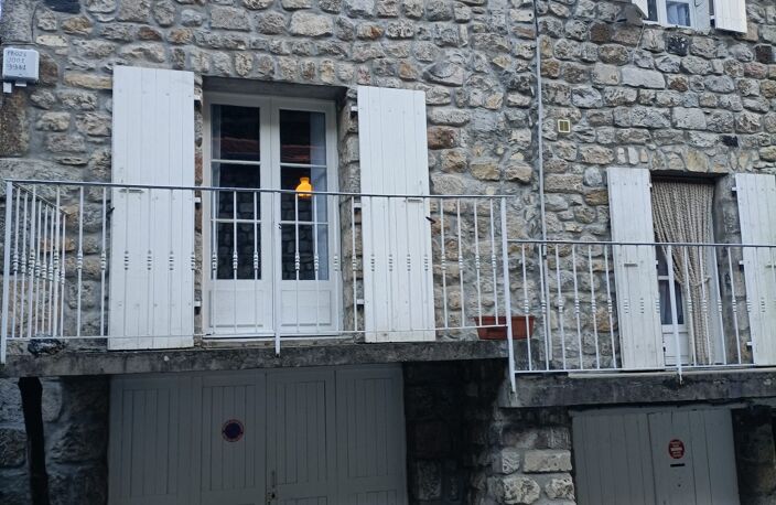Belle maison de village touristique en pierre — photo 3