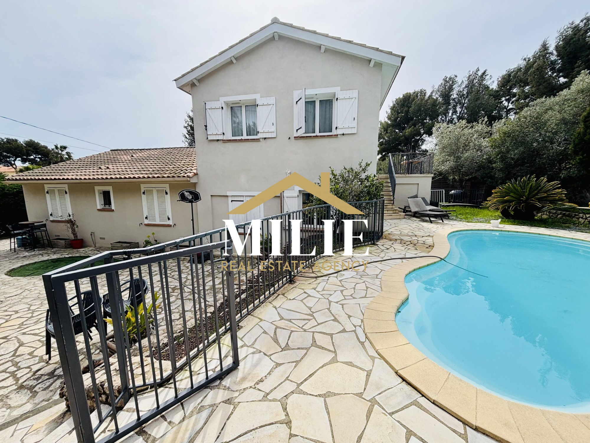 Villa / Maison 7 pièces  à vendre Bandol 83150