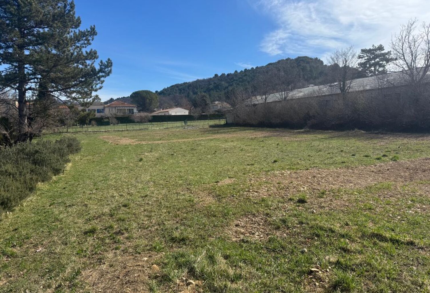 Terrain constructible (829m²) - RIEZ — photo 1