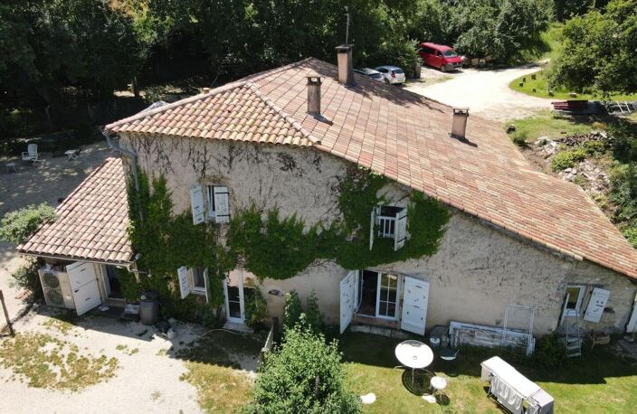Prix en baisse ! A vendre, Gers, proche Castéra-Verduzan: Tout un hameau rural de 3 maisons en pierre sur 1,2ha avec écuries, piscine et dépendances — photo 3