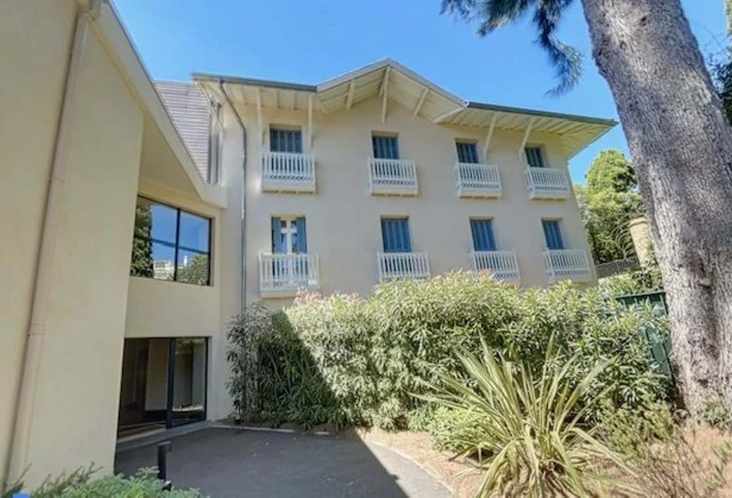 CANNES BASSE CALIFORNIE - 2P REZ DE JARDIN - 2 TERRASSES — photo 1