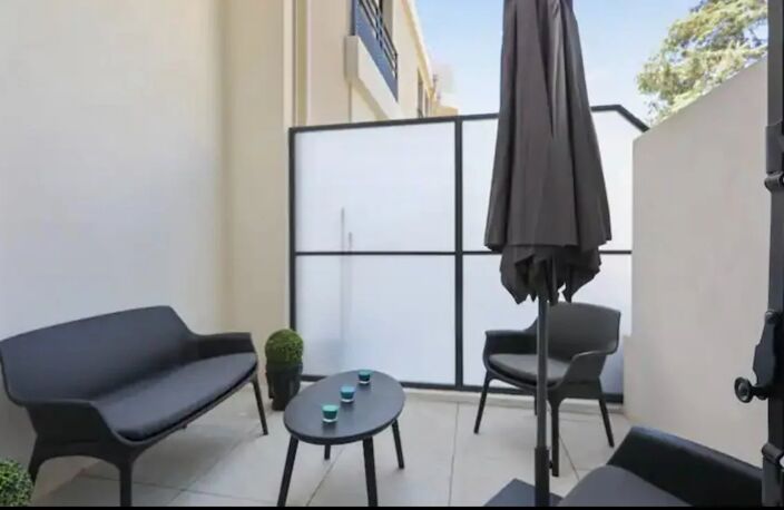 CANNES BASSE CALIFORNIE - 2P REZ DE JARDIN - 2 TERRASSES — photo 3