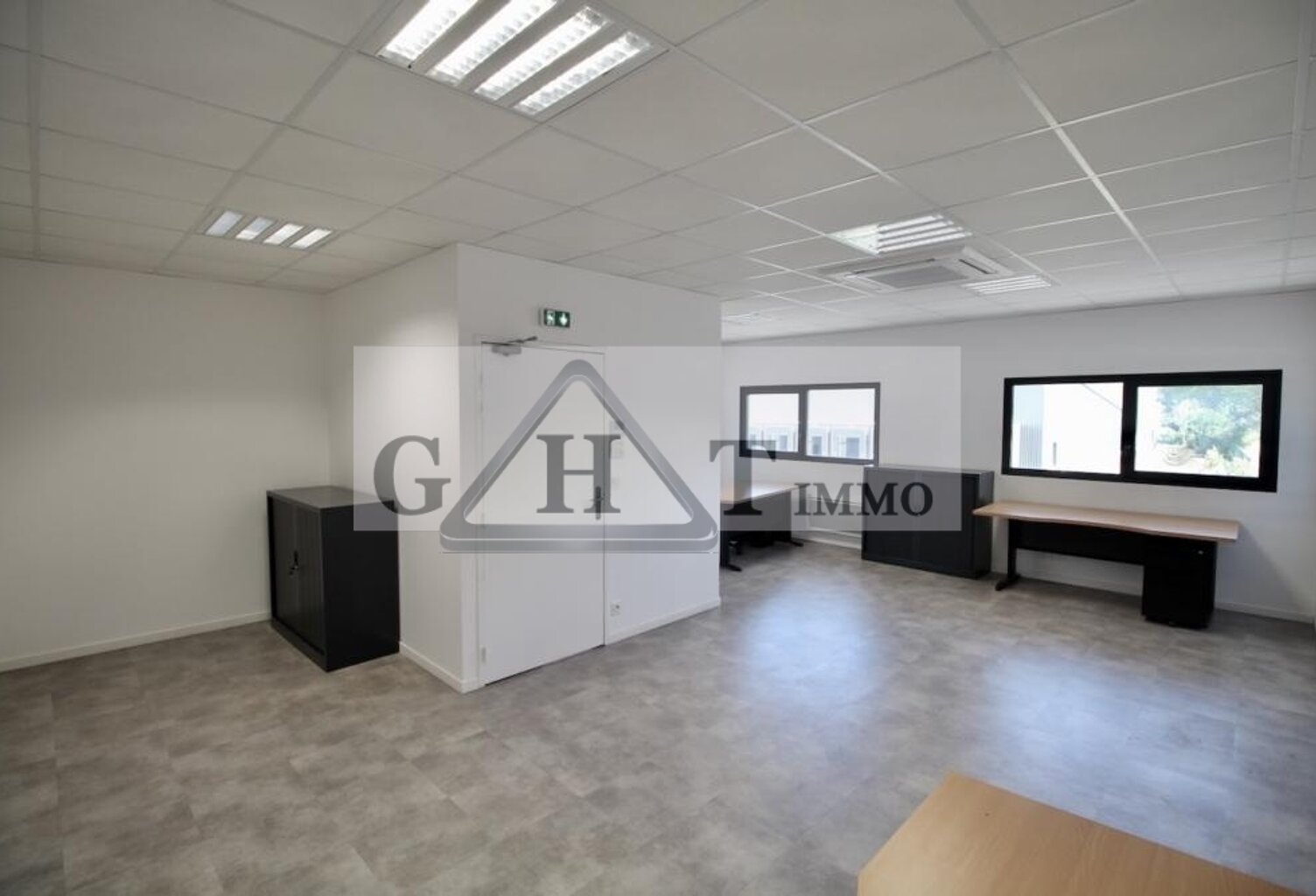 Entrepôt de 125 m² à louer à Saint Pierre du Perray — photo 1
