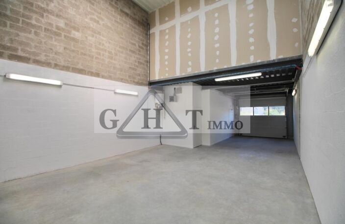 Entrepôt de 125 m² à louer à Saint Pierre du Perray — photo 2