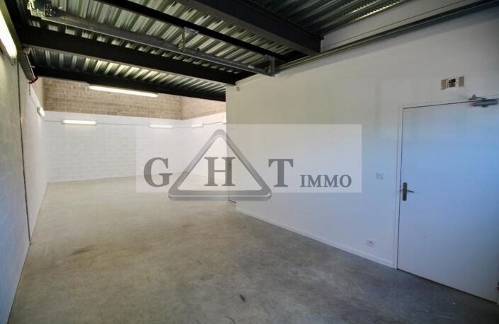 Entrepôt de 125 m² à louer à Saint Pierre du Perray — photo 3