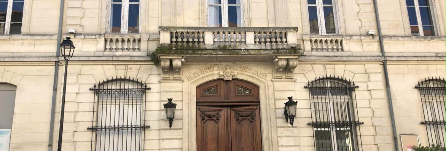 Immeuble  800 m² à vendre à Orange (84100)