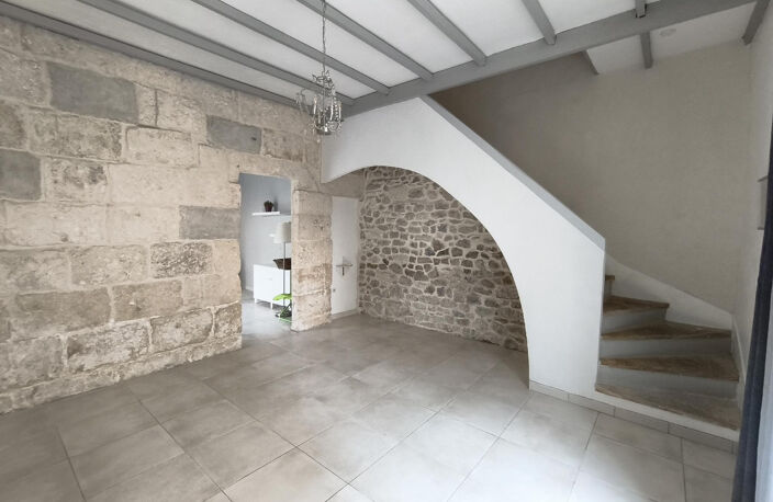 DPT (13) BOULBON A VENDRE MAISON DE VILLAGE DANS LE CENTRE H — photo 2