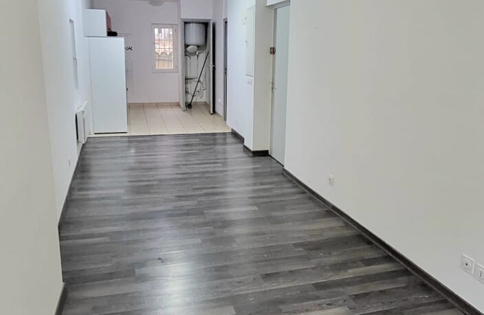 À VENDRE   T2 Traversant de 42 m2 en Plein Coeur du Panier — photo 2