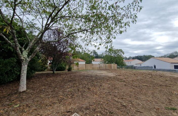 Terrain à bâtir - 583m² - Beaulieu-Sous-la-Roche — photo 2